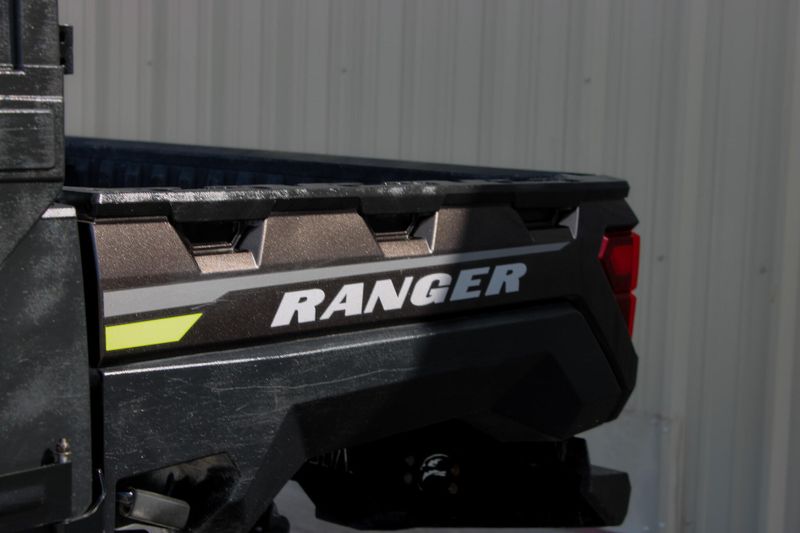 2023 Polaris RGR CREW XP 1000 NS PREM  SUPER GRAPHITE Premium Image 16