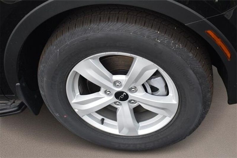 New 2025 Kia Sorento LXImage 11