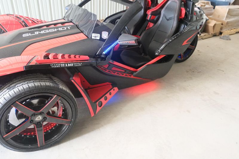 2020 Polaris SLINGSHOT R BLACK AND RED Image 30