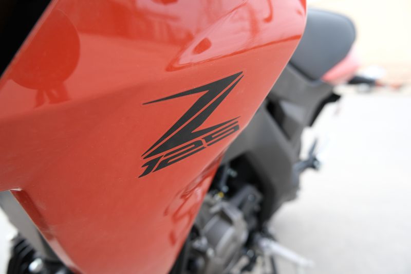 2025 Kawasaki Z125 PRO PEARL LAVA ORANGEImage 4