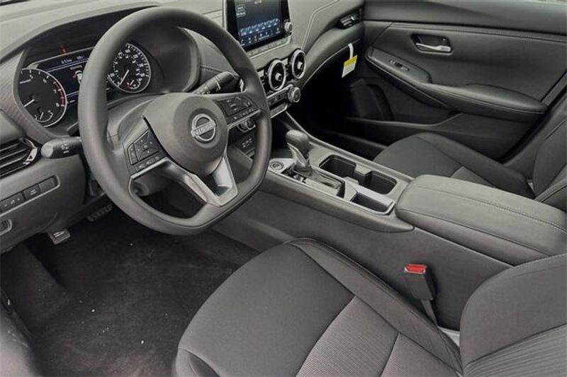 New 2025 Nissan Sentra SVImage 7