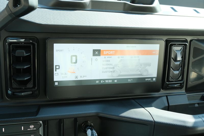 NEW 2026 CAN-AM DEFENDER MAX XT CAB HD11 WITH 1025 INCH TOUCHSCREEN Image 25