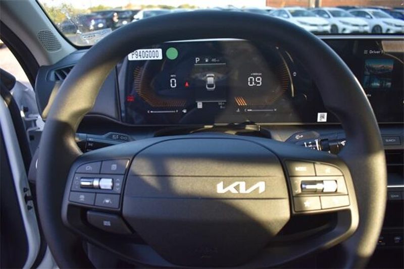 2025 Kia K4 LXSImage 23