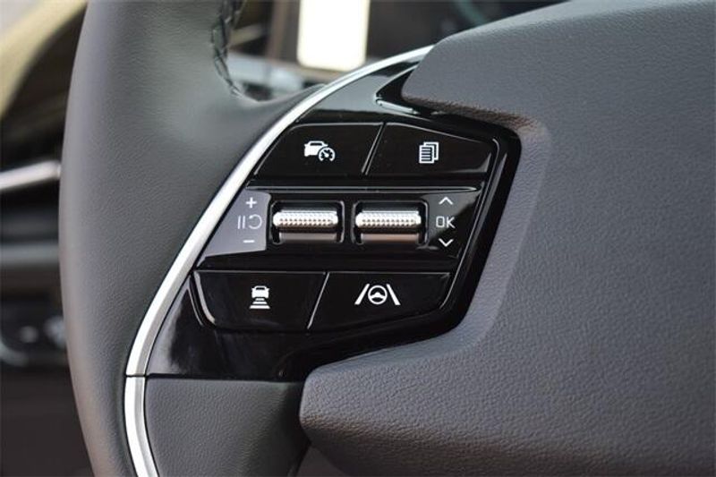 New 2025 Kia Niro SXImage 28