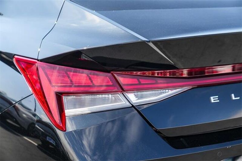 2023 Hyundai Elantra LimitedImage 9