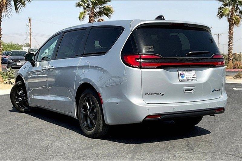 2023 Chrysler Pacifica Plug-in Hybrid Limited in a Silver Mist Clear Coat exterior color and Blackinterior. I-10 Chrysler Dodge Jeep Ram (760) 565-5160 pixelmotiondemo.com 