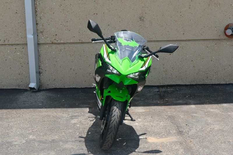 2025 Kawasaki NINJA 500 KRT EDITION LIME GREEN AND EBONY AND PEARL BLIZZARD WHITE Image 11