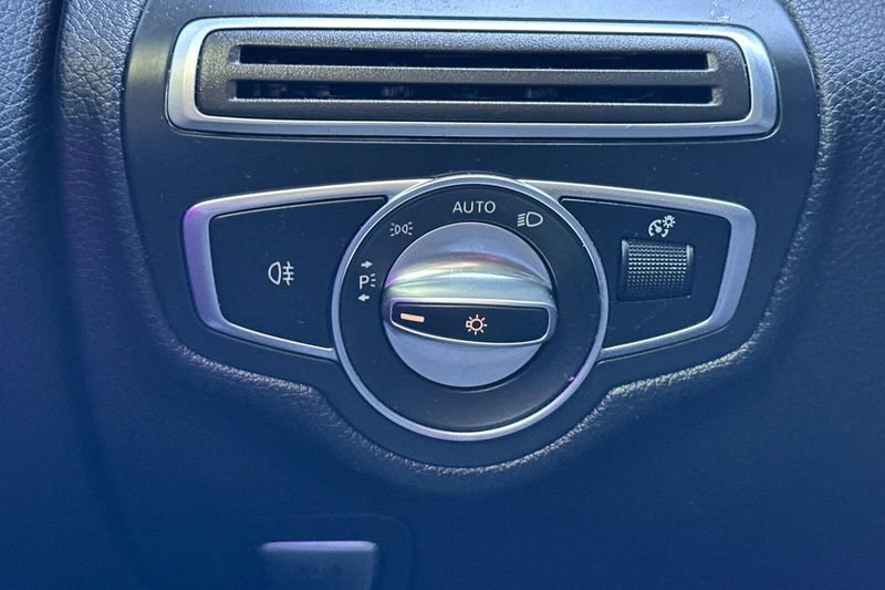 2021 Mercedes-Benz C-Class C 300Image 31
