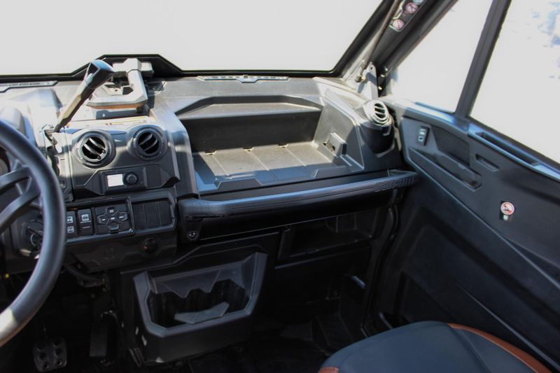2023 Can-Am DEFENDER MAX LTD HD10 BACKWOODS CAMO Image 15