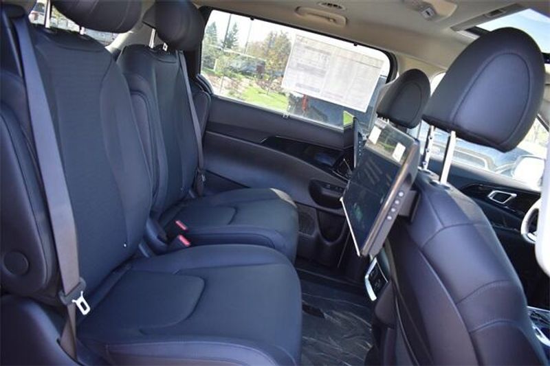 2025 Kia Carnival SX PrestigeImage 18