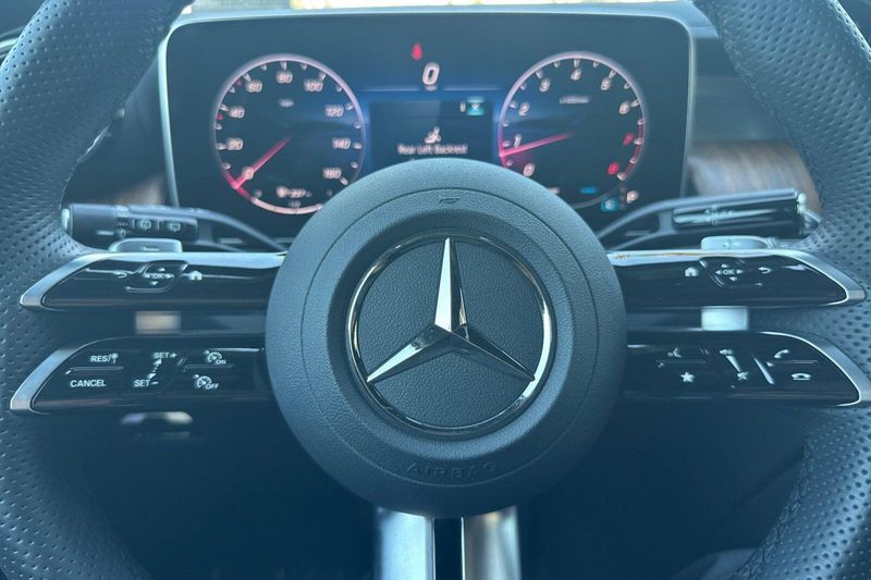 Used 2025 Mercedes-Benz GLC 300Image 26