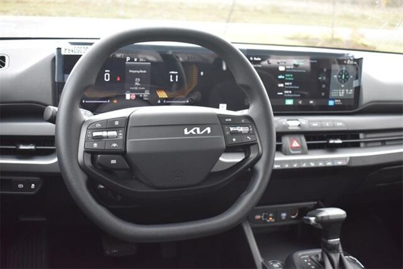 New 2025 Kia K4 LXSImage 17