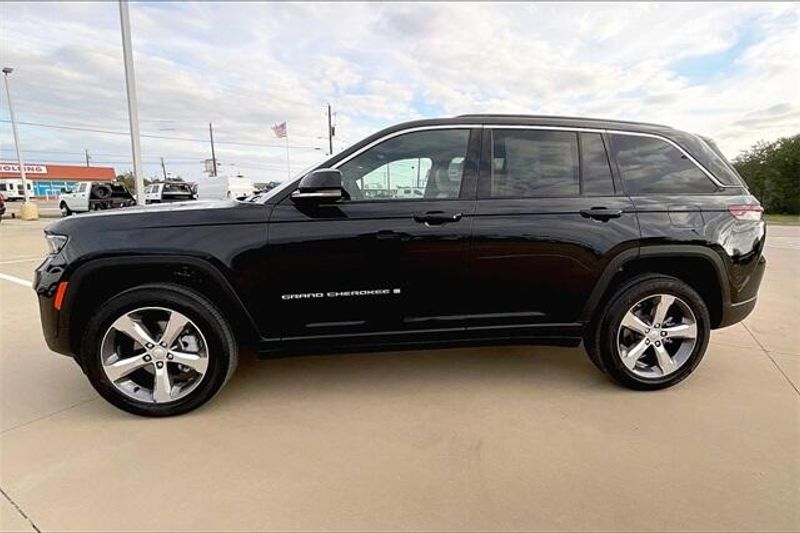 2025 Jeep Grand Cherokee Limited 4x2Image 13