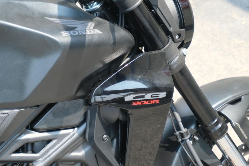 2025 Honda CB300R ABS MATTE BLACK METALLIC Image 19