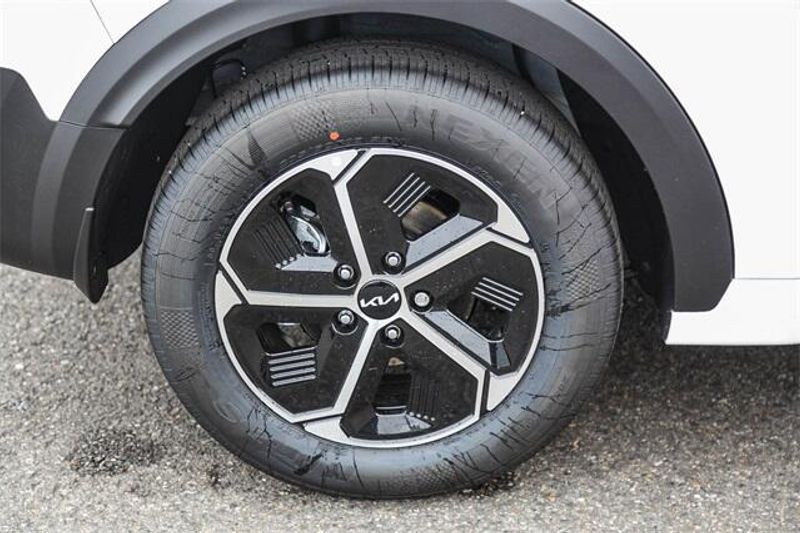 2025 Kia Niro LXImage 19