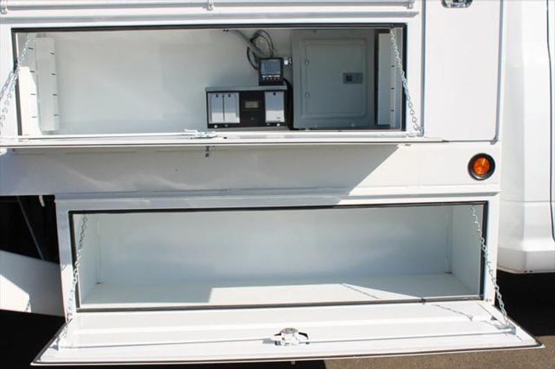 2022 RAM 5500 Chassis Tradesman Regular Cab Belco BodyImage 9