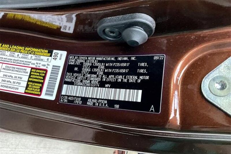 Used 2022 Toyota Sienna LE HybridImage 33
