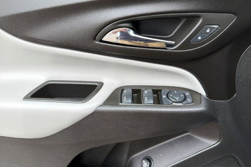 Used 2024 Chevrolet Equinox LTImage 10
