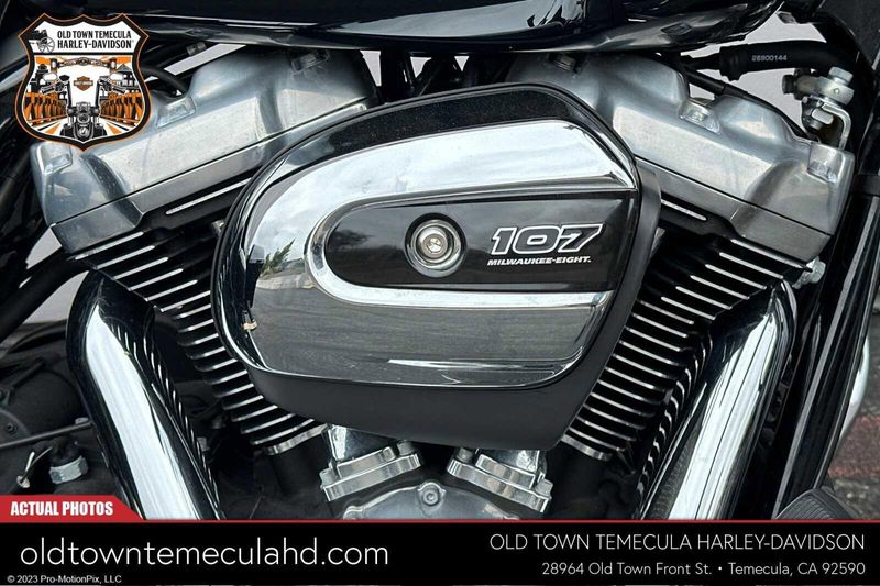 2019 Harley-Davidson Electra Glide in a Black exterior color. BMW Motorcycles of Temecula – Southern California (951) 506-6903 bmwmotorcyclesoftemecula.com 