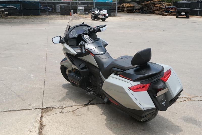 2021 Honda GOLDWING DCT DEEP PEARL GRAY Image 5