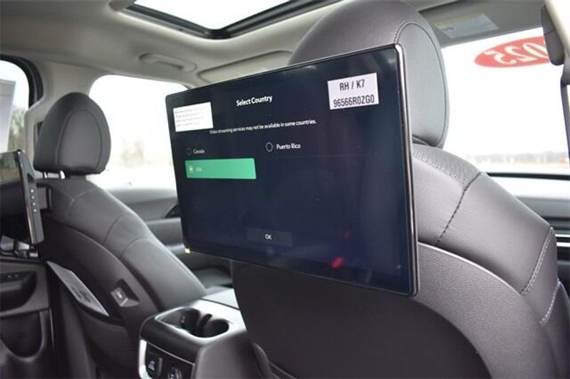 2025 Kia Carnival SX PrestigeImage 16