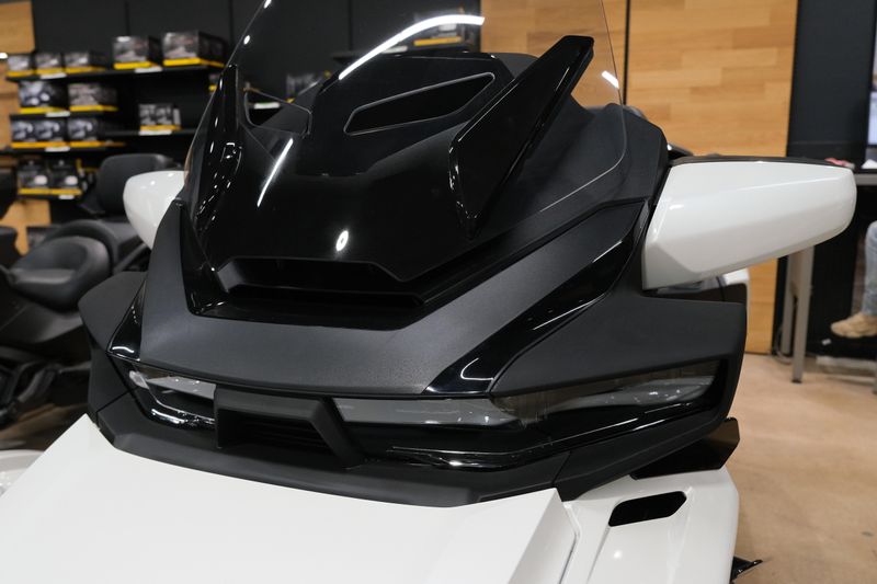 NEW 2026 CAN-AM SPYDER RT LIMITED Image 7