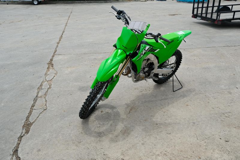 2025 Kawasaki KX450 LIME GREEN Image 7