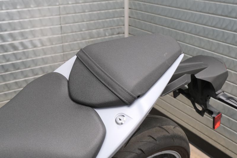 USED 2024 SUZUKI GSX8S Image 17