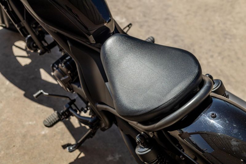 2025 Honda REBEL 300 MATTE BLACK METALLIC Image 8