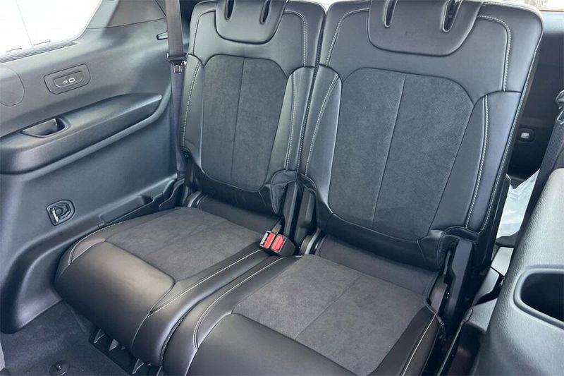 2025 Jeep Grand Cherokee Altitude photo 15