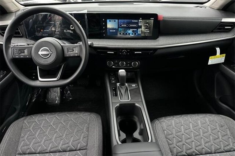 New 2025 Nissan Kicks SVImage 10
