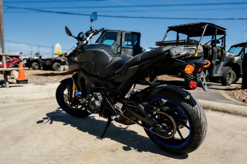 2014 Yamaha FZ09 GRAY AND BLUEImage 11