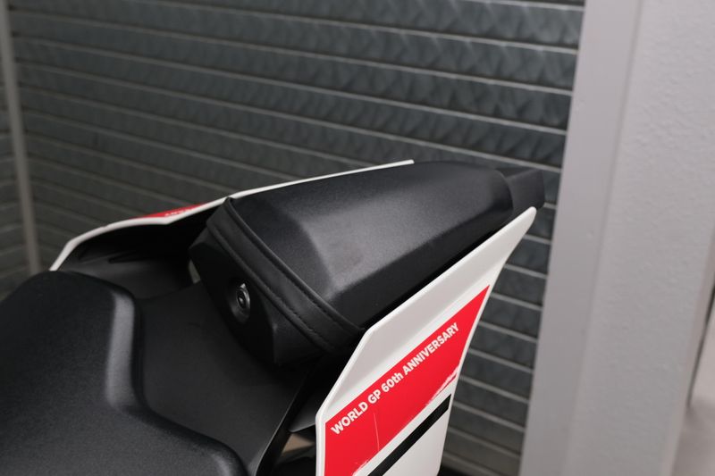 USED 2022 YAMAHA YZF-R1 Image 19