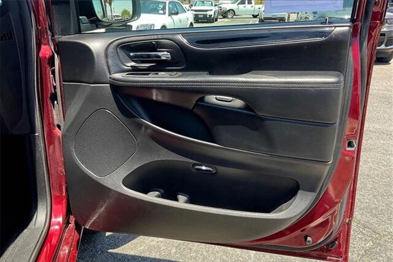 2019 Dodge Grand Caravan SXTImage 23