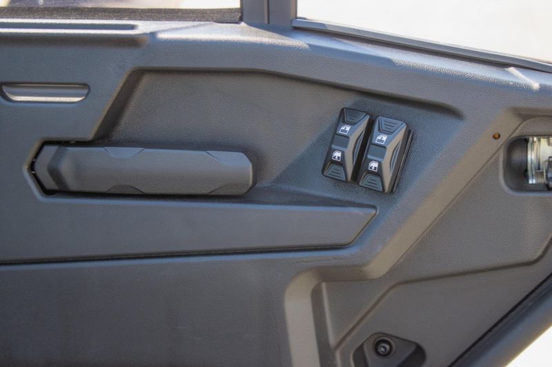 NEW 2026 CAN-AM DEFENDER PRO LIMITED CAB HD10 Image 21