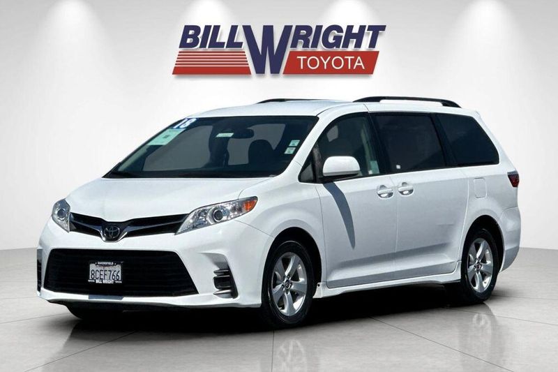 Used 2018 Toyota Sienna LEImage 7