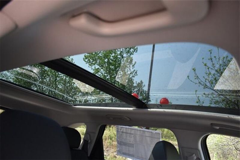 New 2025 Kia Sorento SXImage 13