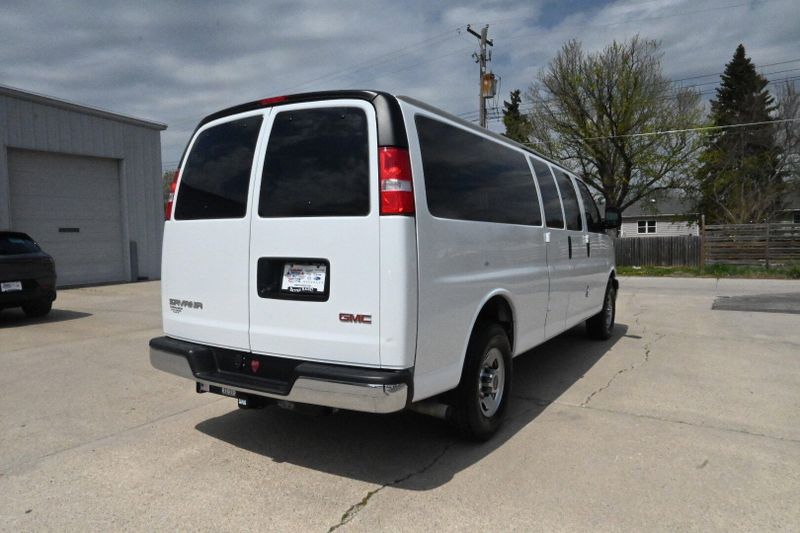 2023 GMC Savana Passenger LSImage 8