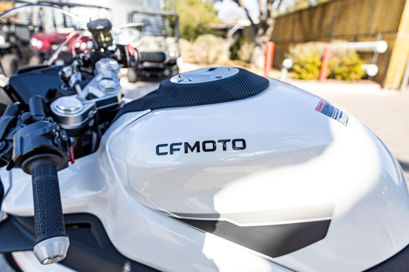 2025 CFMOTO 450SS NEBULA WHITEImage 19