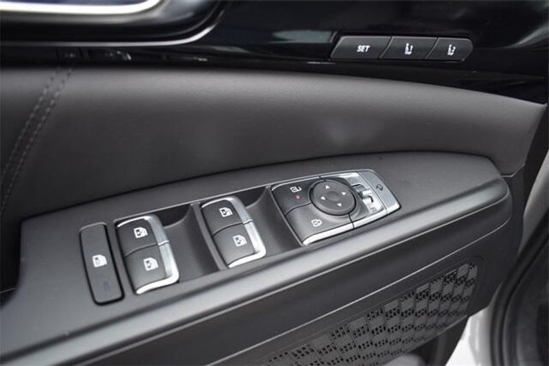 2025 Kia Carnival SX PrestigeImage 24
