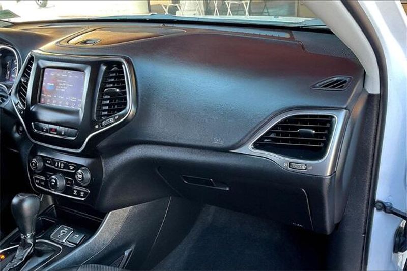 2021 Jeep Cherokee Latitude LuxImage 16