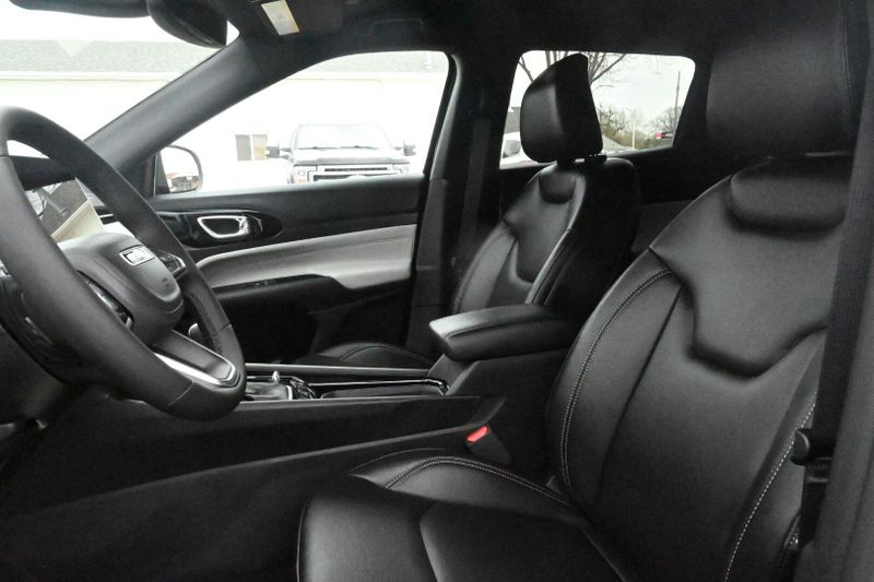 2025 Jeep Compass LimitedImage 11