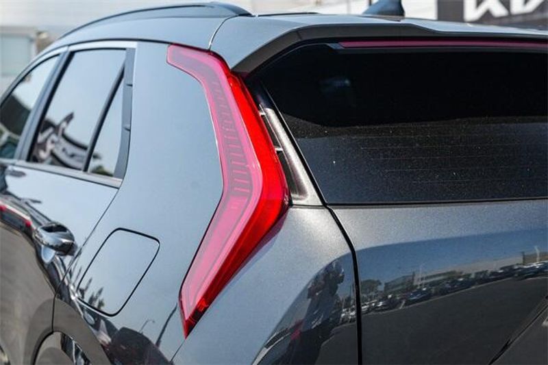 Used 2024 Kia Niro EX TouringImage 9