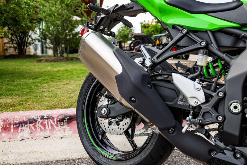 New 2025 Kawasaki NINJA ZX4RR ABS KRT EDITION ABS LIME GREEN AND EBONY AND PEARL BLIZZARD WHITE Image 4