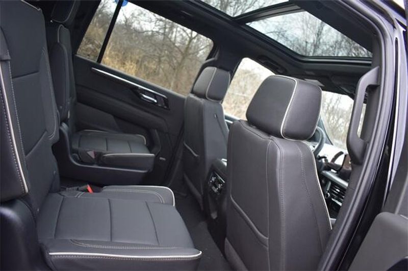 2025 Chevrolet Suburban PremierImage 19