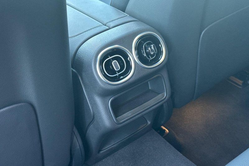 Used 2025 Mercedes-Benz GLC 300Image 14