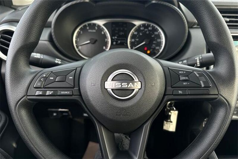 2025 Nissan Versa 1.6 SImage 18