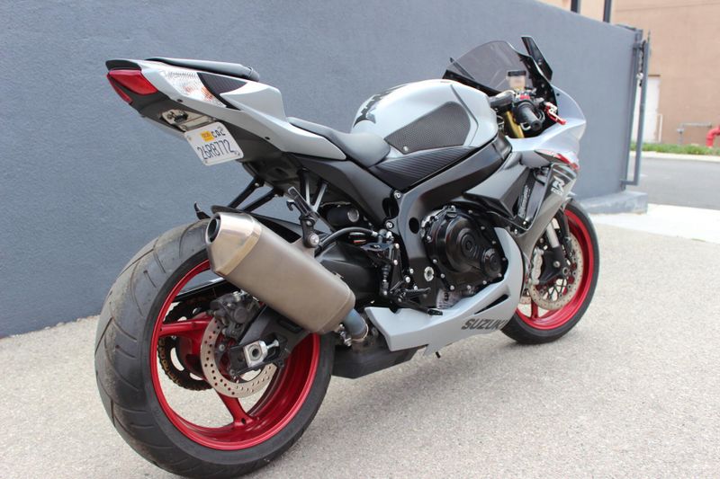 2023 Suzuki GSX-R750 CA Image 2
