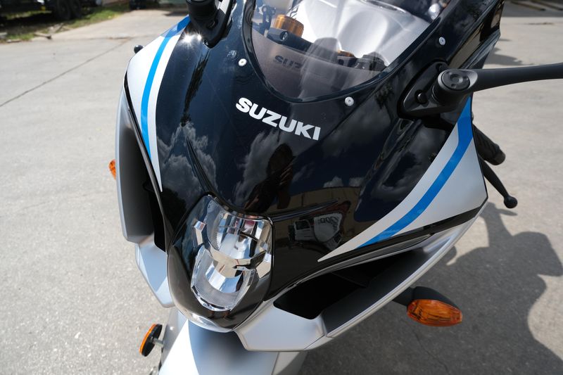 2025 SUZUKI GSXR1000 in a SILVER exterior color. Family PowerSports (877) 886-1997 familypowersports.com 