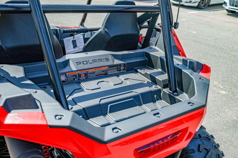 2025 Polaris RZR 200 EFI  INDY REDImage 6